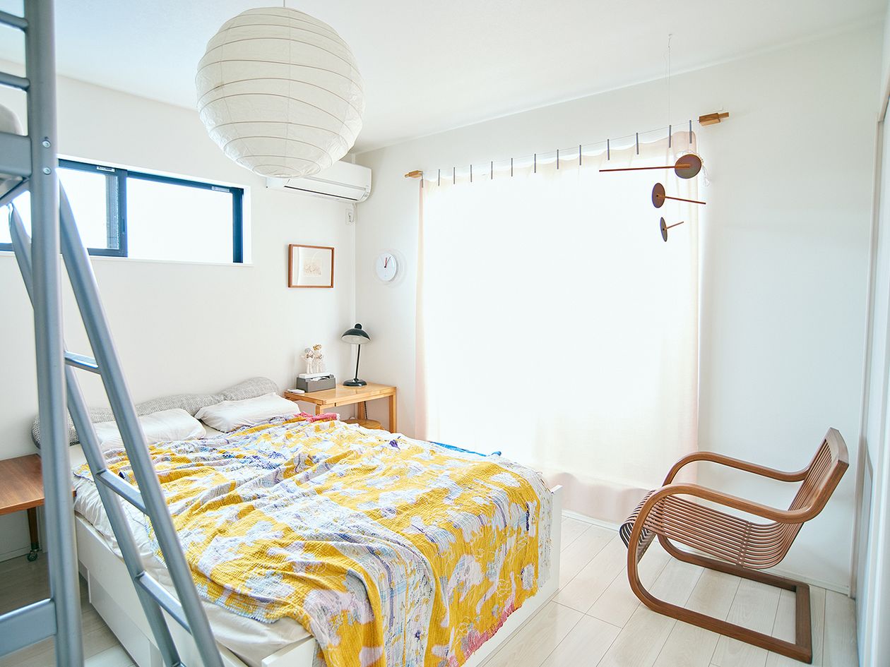 A compact bedroom