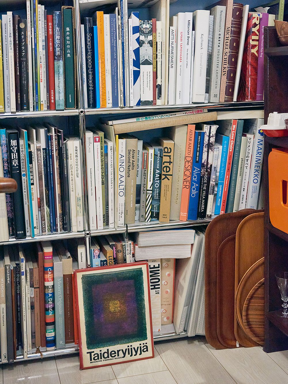 A book shelf full of books