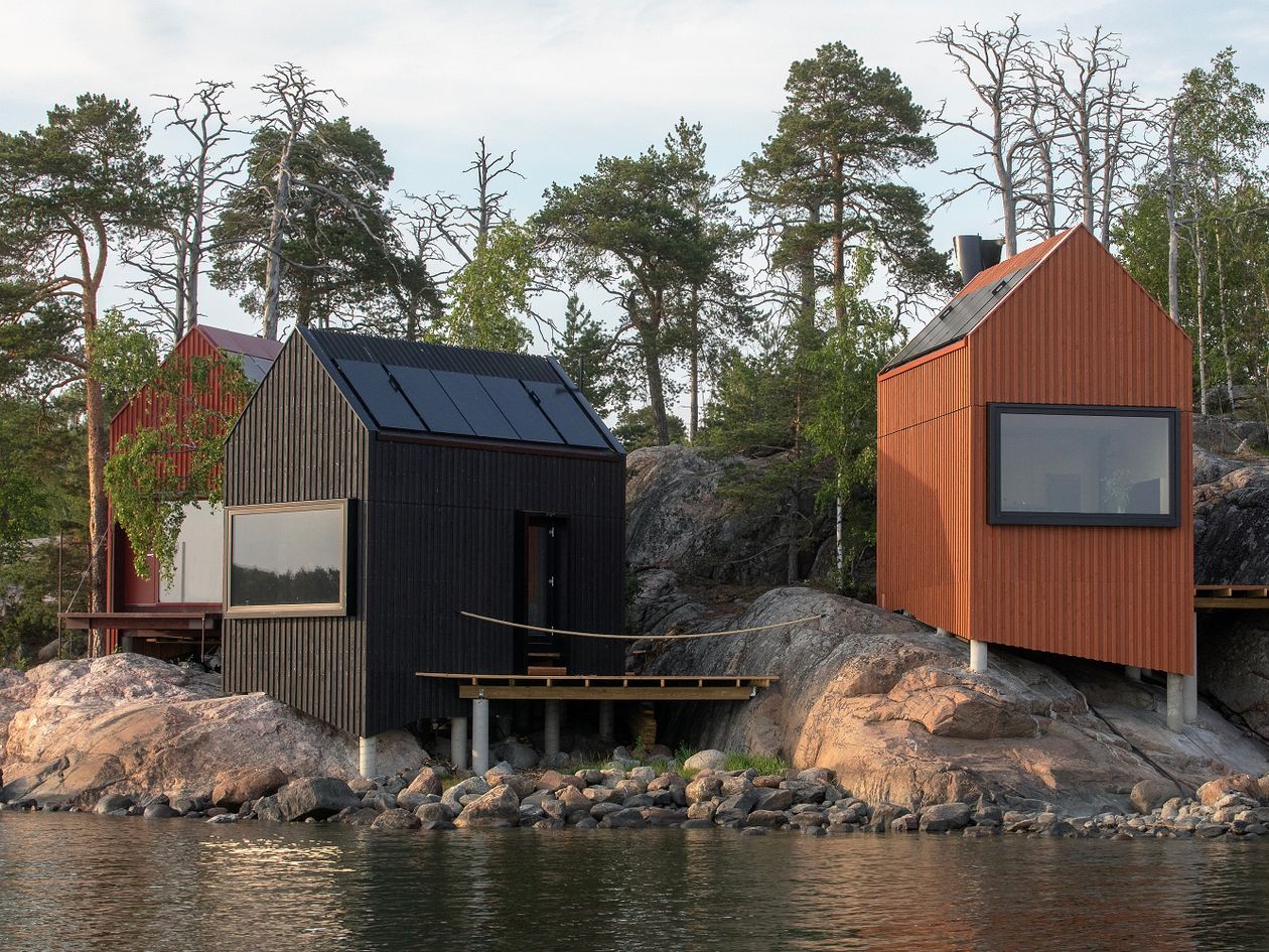 Three Majamaja cabins by the sea