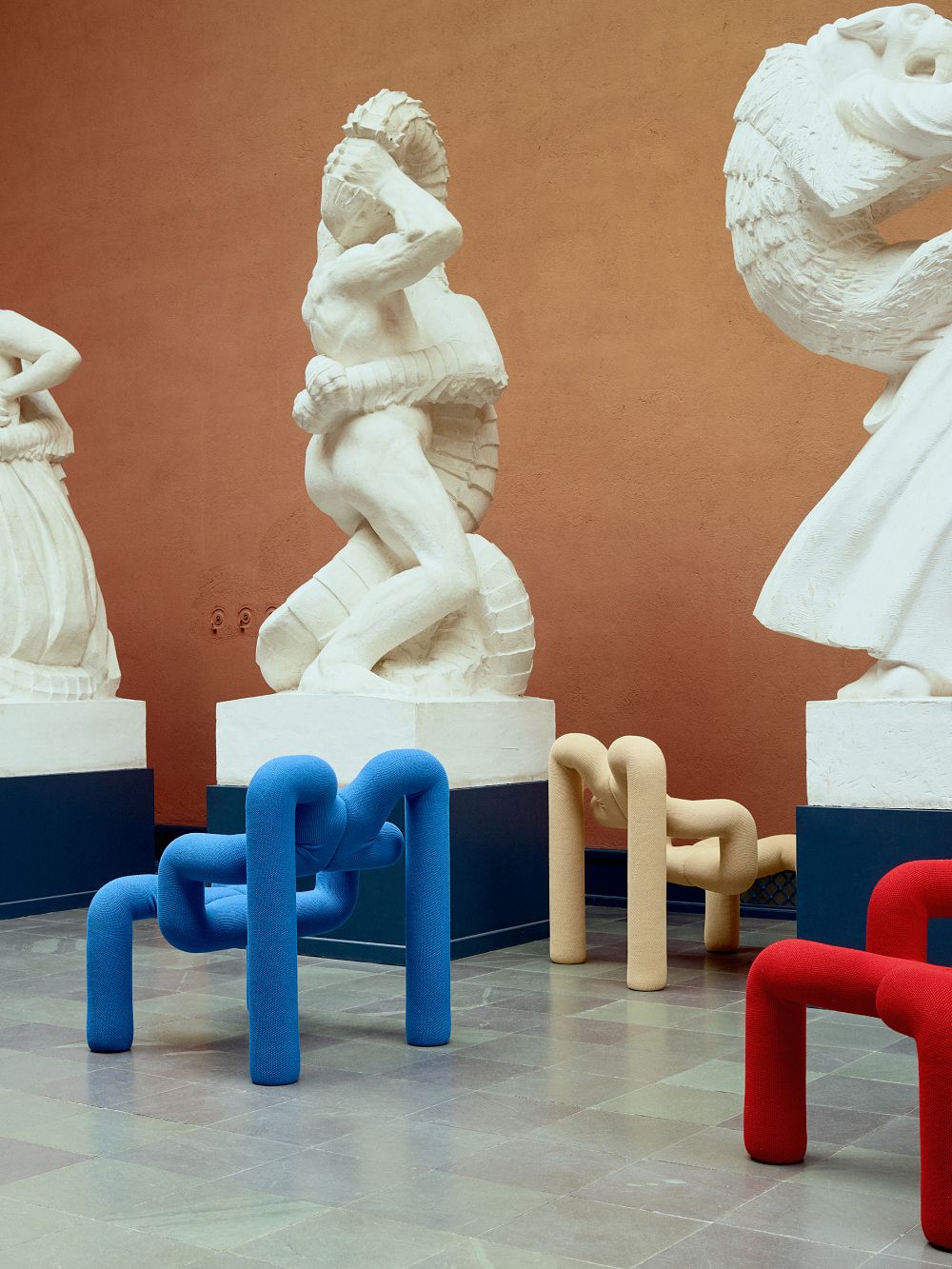 Ekstrem lounge chairs in the art gallery