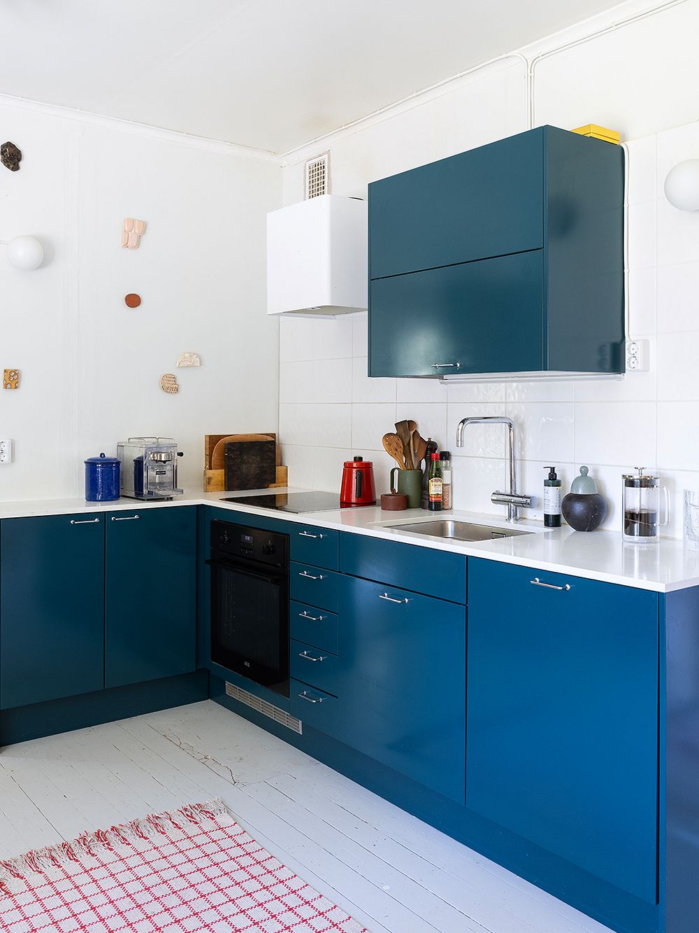 Finarte's Ruutu rug in the kitchen