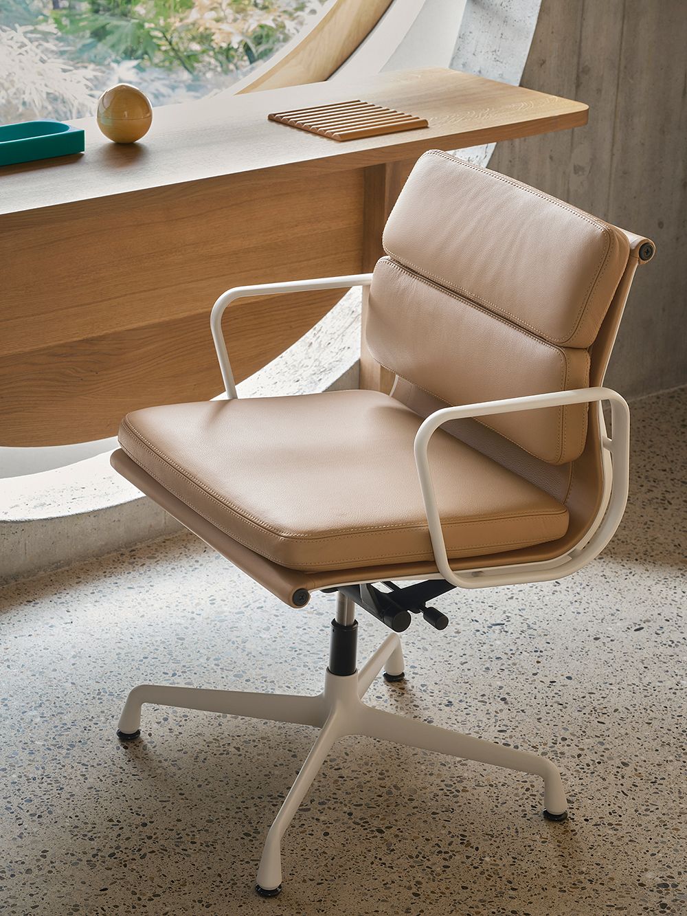 Vitra Soft Pad Chair EA 231